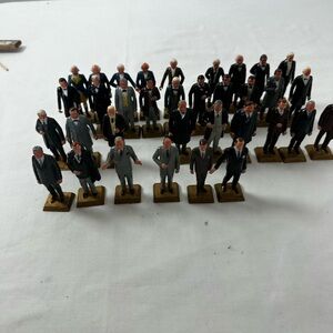 Vintage 1960s know the president plastic Figurine set Mini US President 35